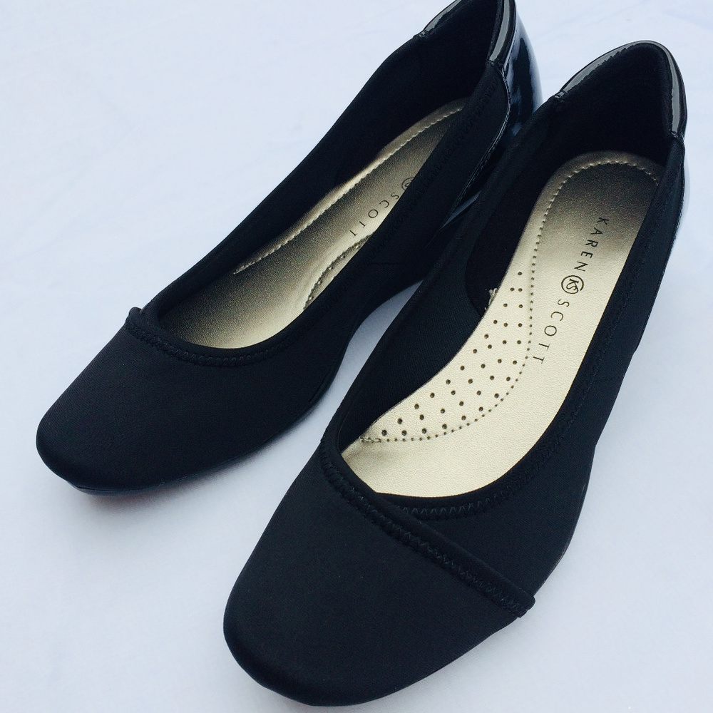 Karen Scott Black Wedge Pump